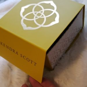 Kendra scott box